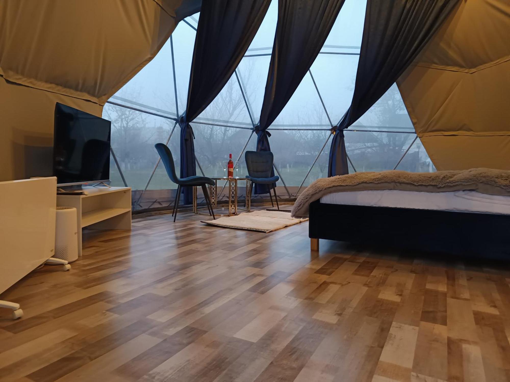 Sun Garden Glamping Domes Ξενοδοχείο Călimăneşti Εξωτερικό φωτογραφία