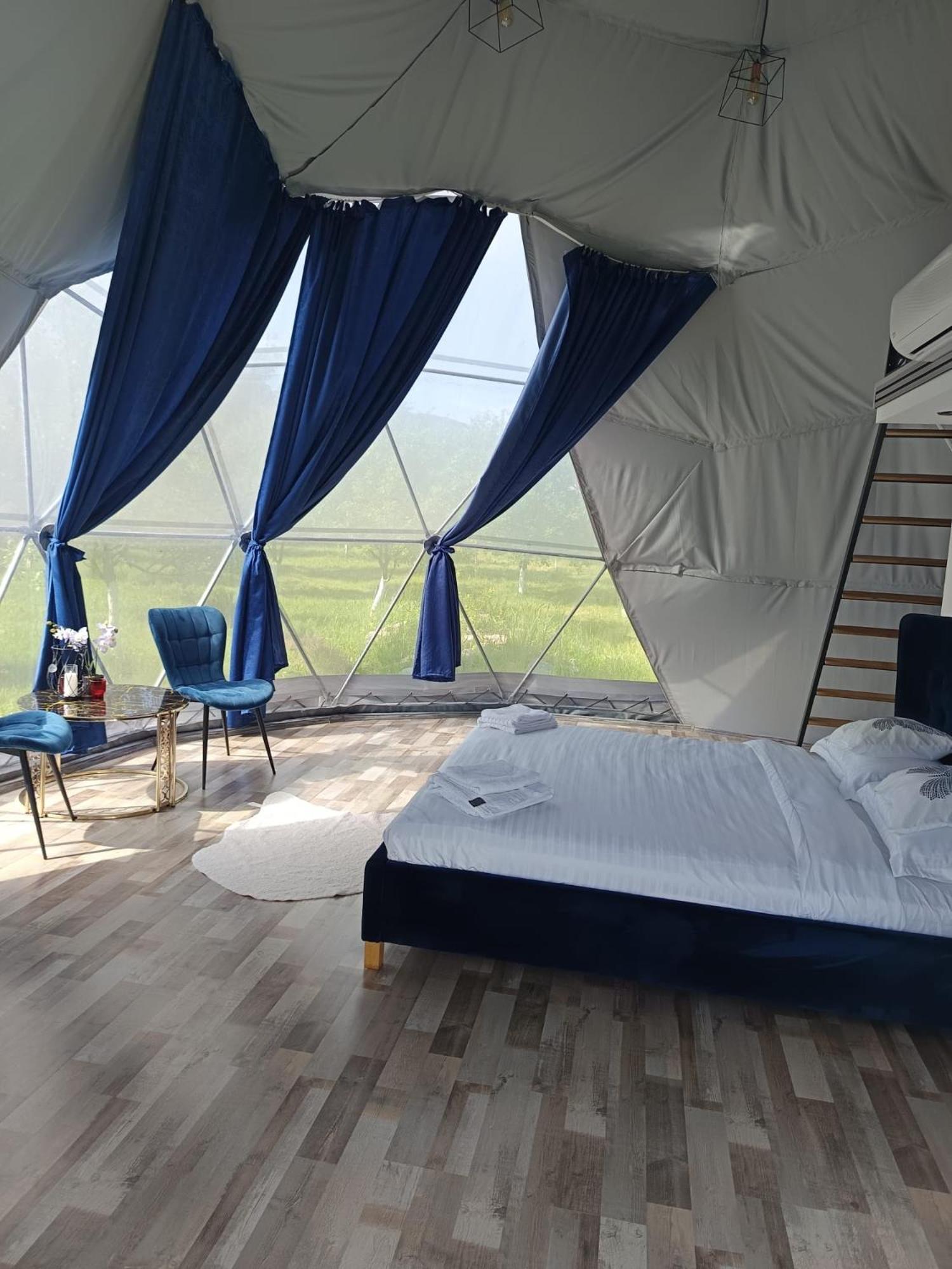 Sun Garden Glamping Domes Ξενοδοχείο Călimăneşti Εξωτερικό φωτογραφία