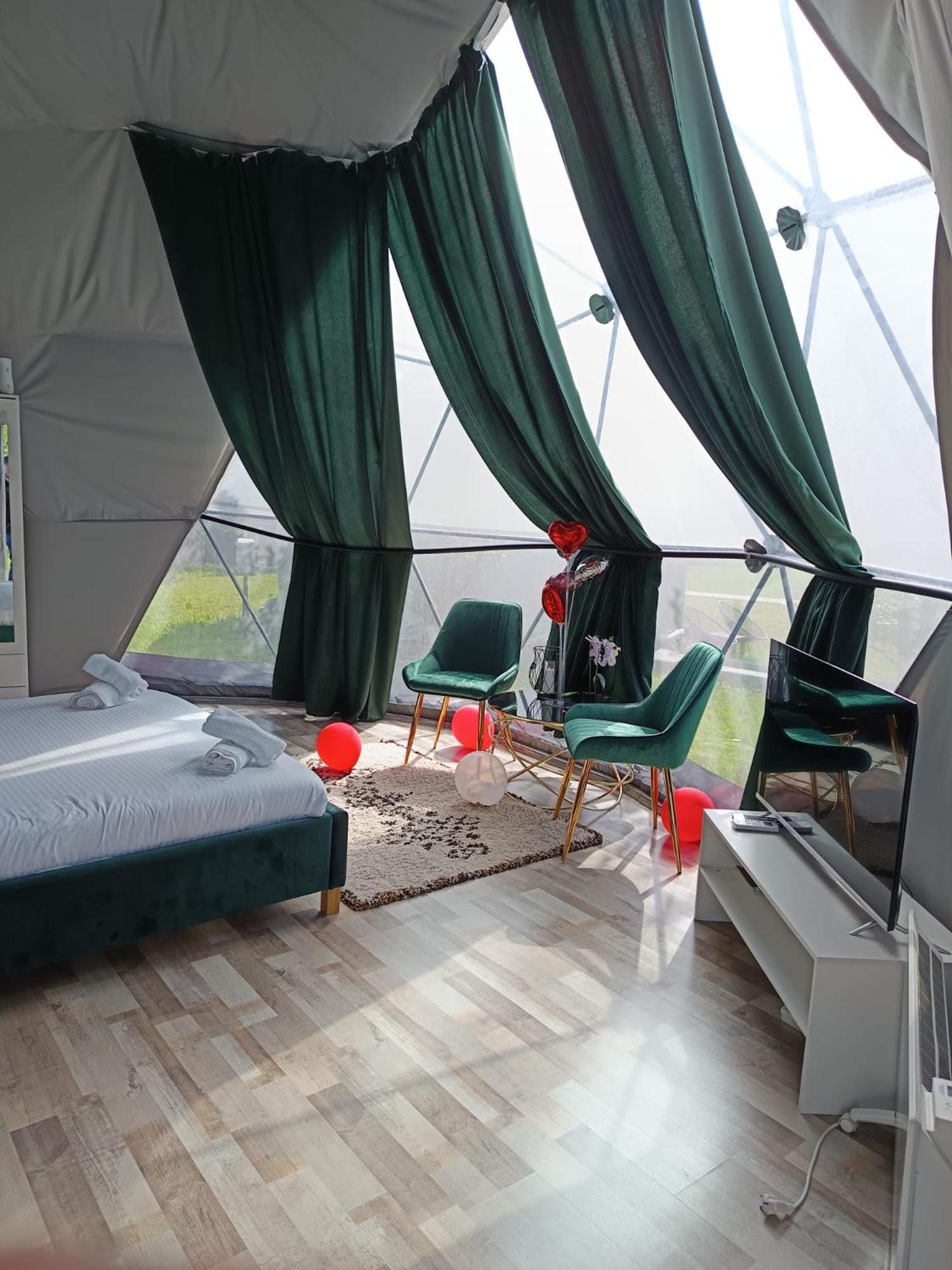 Sun Garden Glamping Domes Ξενοδοχείο Călimăneşti Εξωτερικό φωτογραφία